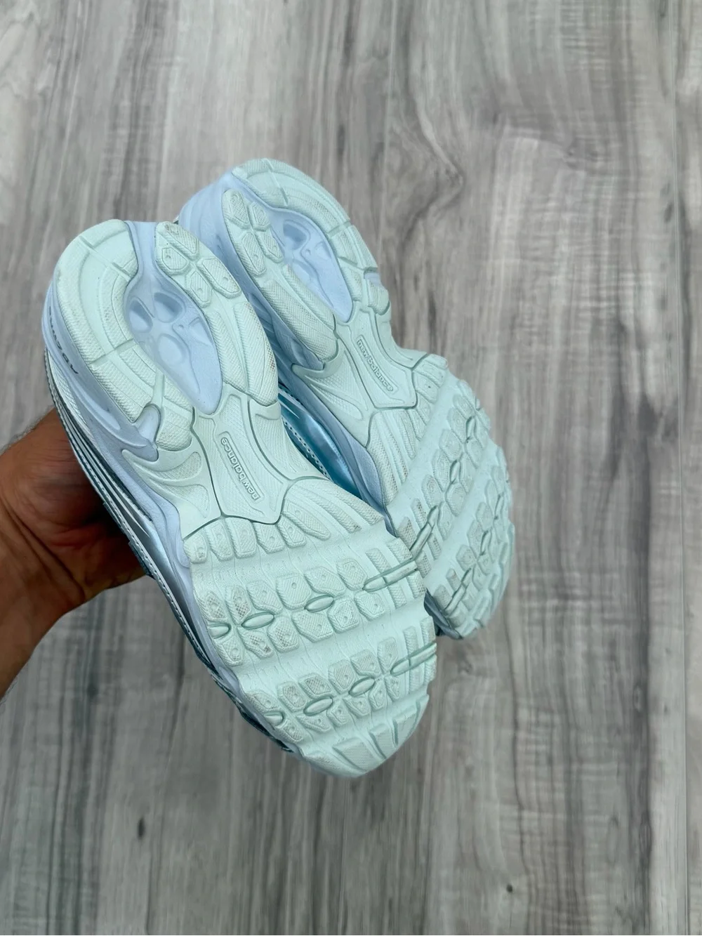 New Balance 740 Girl’s Grade School silver & blue sneakers
